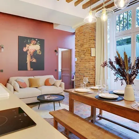 One-of-a-kind Spacious In Le Marais