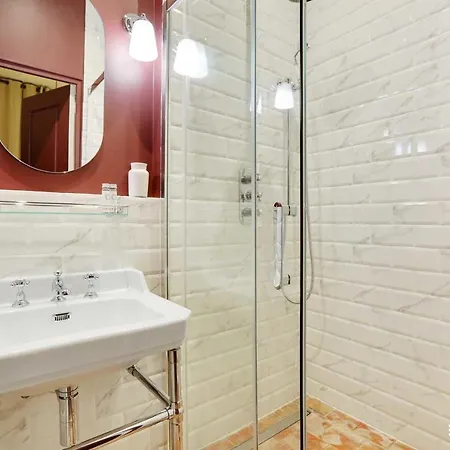 One-of-a-kind Spacious In Le Marais