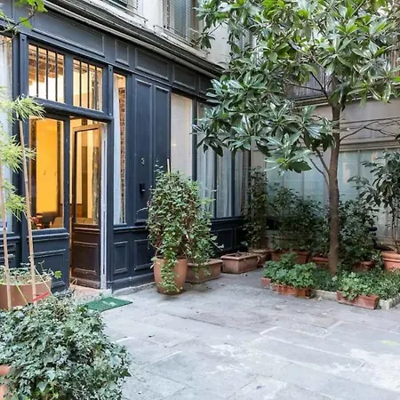 One-of-a-kind Spacious In Le Marais * Parijs